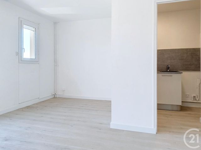 Appartement F1 à louer - 1 pièce - 26.5 m2 - ST JULIEN LES VILLAS - 10 - CHAMPAGNE-ARDENNE - Century 21 Lairé Immobilier