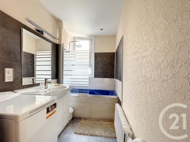 Appartement F3 à louer - 3 pièces - 63.0 m2 - ST ANDRE LES VERGERS - 10 - CHAMPAGNE-ARDENNE - Century 21 Lairé Immobilier