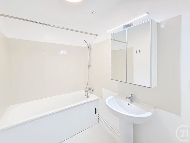 Appartement F4 à louer - 4 pièces - 84.6 m2 - TROYES - 10 - CHAMPAGNE-ARDENNE - Century 21 Lairé Immobilier