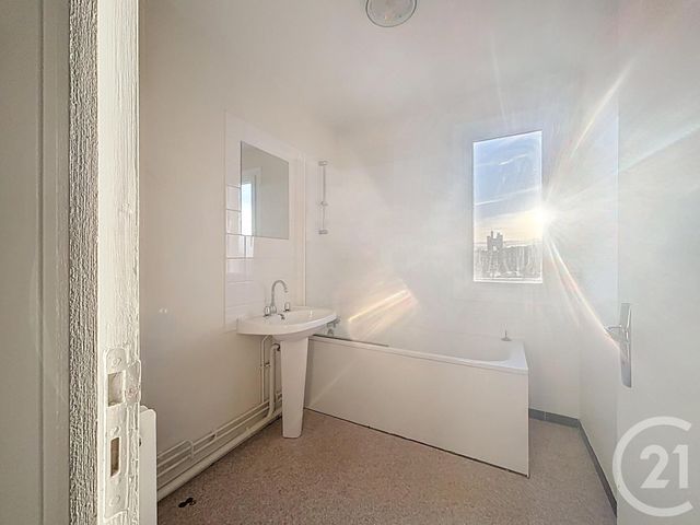 Appartement F2 à louer - 2 pièces - 43.0 m2 - TROYES - 10 - CHAMPAGNE-ARDENNE - Century 21 Lairé Immobilier