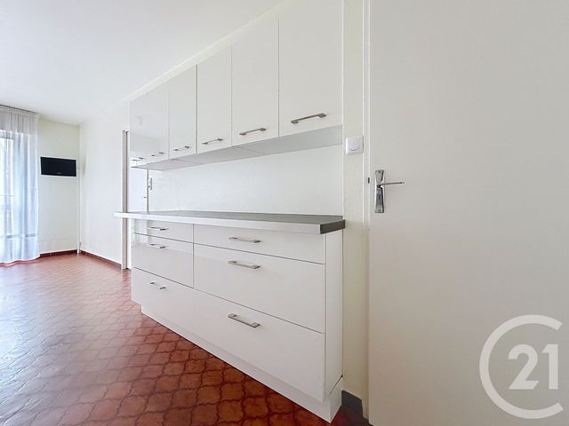 Appartement à louer - 3 pièces - 86.9 m2 - TROYES - 10 - CHAMPAGNE-ARDENNE - Century 21 Lairé Immobilier