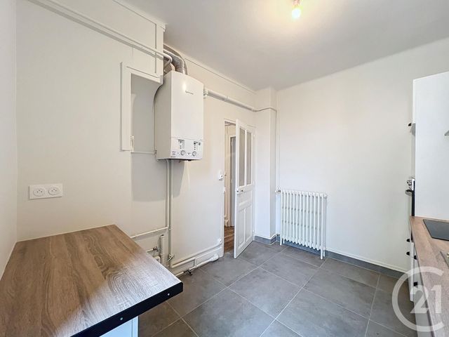 Appartement F3 à louer - 3 pièces - 65.0 m2 - TROYES - 10 - CHAMPAGNE-ARDENNE - Century 21 Lairé Immobilier
