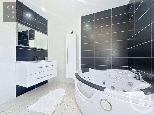 maison à vendre - 5 pièces - 133.57 m2 - ST ANDRE LES VERGERS - 10 - CHAMPAGNE-ARDENNE - Century 21 Lairé Immobilier