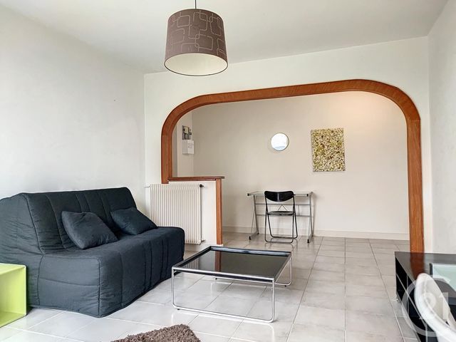 Appartement F1 à louer - 1 pièce - 44.0 m2 - ST JULIEN LES VILLAS - 10 - CHAMPAGNE-ARDENNE - Century 21 Lairé Immobilier
