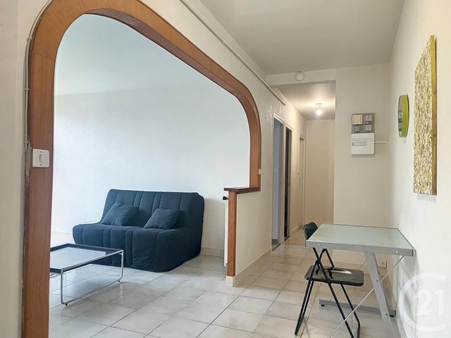 Appartement F1 à louer - 1 pièce - 44.0 m2 - ST JULIEN LES VILLAS - 10 - CHAMPAGNE-ARDENNE - Century 21 Lairé Immobilier
