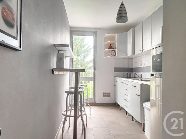 Appartement F1 à louer - 1 pièce - 44.0 m2 - ST JULIEN LES VILLAS - 10 - CHAMPAGNE-ARDENNE - Century 21 Lairé Immobilier