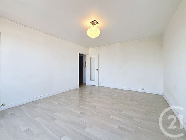 Appartement F1 à louer - 1 pièce - 45.0 m2 - TROYES - 10 - CHAMPAGNE-ARDENNE - Century 21 Lairé Immobilier