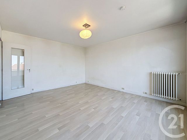 Appartement F1 à louer - 1 pièce - 45.0 m2 - TROYES - 10 - CHAMPAGNE-ARDENNE - Century 21 Lairé Immobilier
