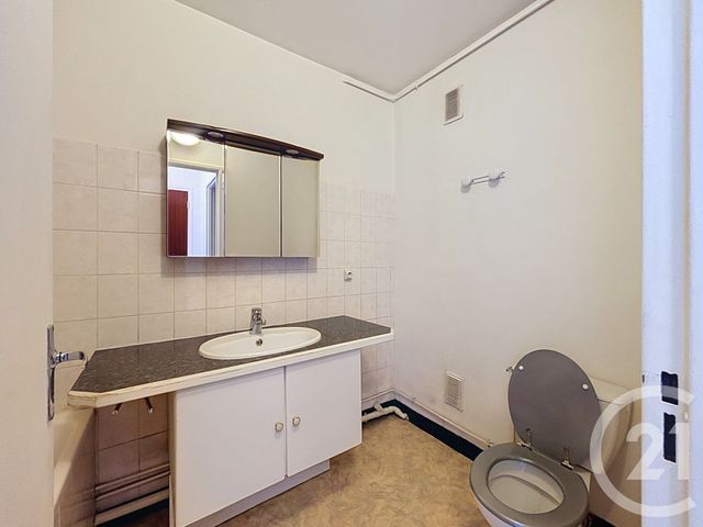 Appartement F1 à louer - 1 pièce - 45.0 m2 - TROYES - 10 - CHAMPAGNE-ARDENNE - Century 21 Lairé Immobilier