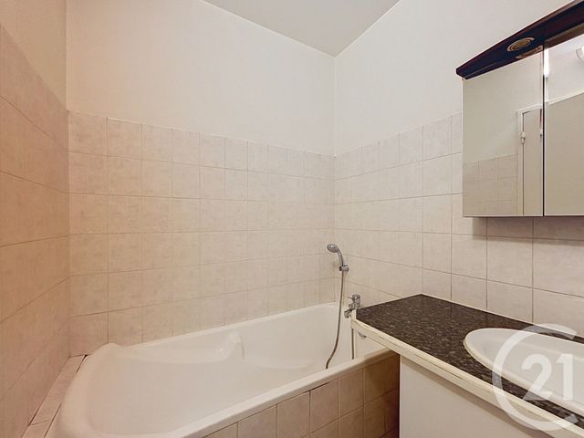 Appartement F1 à louer - 1 pièce - 45.0 m2 - TROYES - 10 - CHAMPAGNE-ARDENNE - Century 21 Lairé Immobilier