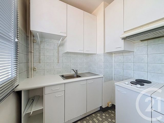 Appartement F1 à louer - 1 pièce - 45.0 m2 - TROYES - 10 - CHAMPAGNE-ARDENNE - Century 21 Lairé Immobilier