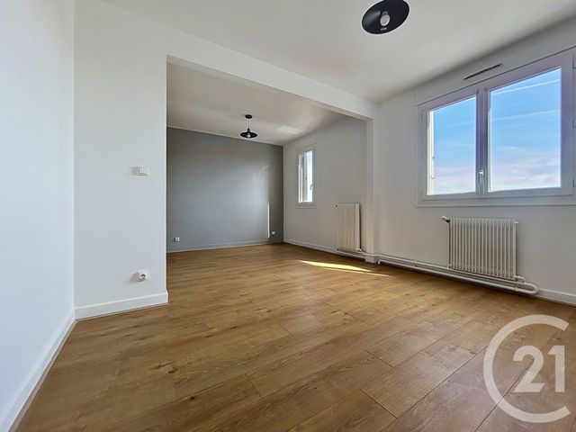 Appartement F3 à louer - 3 pièces - 75.0 m2 - TROYES - 10 - CHAMPAGNE-ARDENNE - Century 21 Lairé Immobilier