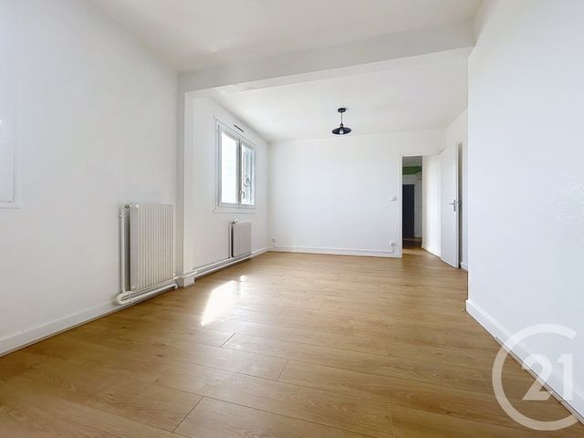 Appartement F3 à louer - 3 pièces - 75.0 m2 - TROYES - 10 - CHAMPAGNE-ARDENNE - Century 21 Lairé Immobilier