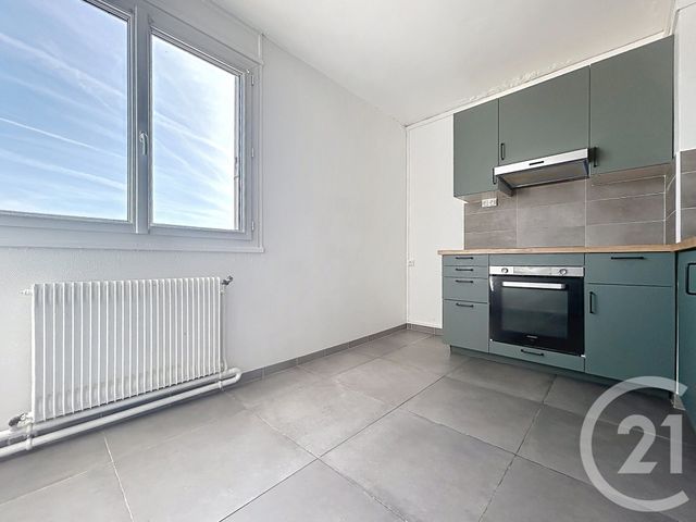 Appartement F3 à louer - 3 pièces - 75.0 m2 - TROYES - 10 - CHAMPAGNE-ARDENNE - Century 21 Lairé Immobilier