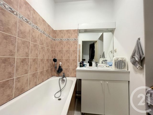 Appartement F3 à louer - 3 pièces - 67.7 m2 - ST ANDRE LES VERGERS - 10 - CHAMPAGNE-ARDENNE - Century 21 Lairé Immobilier