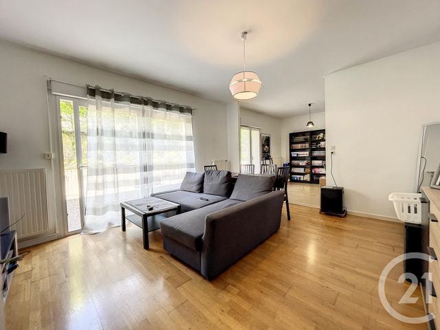 Appartement F3 à louer - 3 pièces - 67.7 m2 - ST ANDRE LES VERGERS - 10 - CHAMPAGNE-ARDENNE - Century 21 Lairé Immobilier