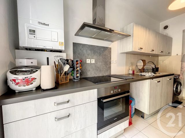 Appartement F3 à louer - 3 pièces - 67.7 m2 - ST ANDRE LES VERGERS - 10 - CHAMPAGNE-ARDENNE - Century 21 Lairé Immobilier
