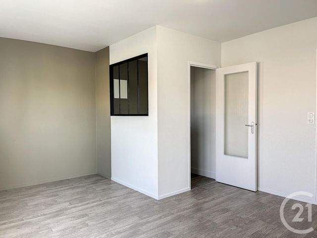 Appartement F1 à louer - 1 pièce - 27.0 m2 - ST JULIEN LES VILLAS - 10 - CHAMPAGNE-ARDENNE - Century 21 Lairé Immobilier