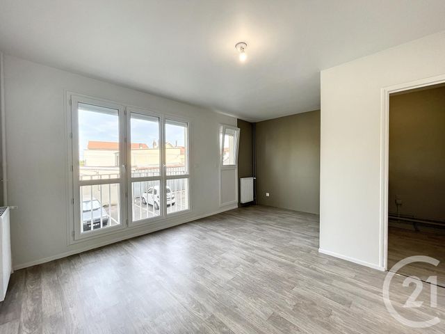 Appartement F1 à louer - 1 pièce - 27.0 m2 - ST JULIEN LES VILLAS - 10 - CHAMPAGNE-ARDENNE - Century 21 Lairé Immobilier