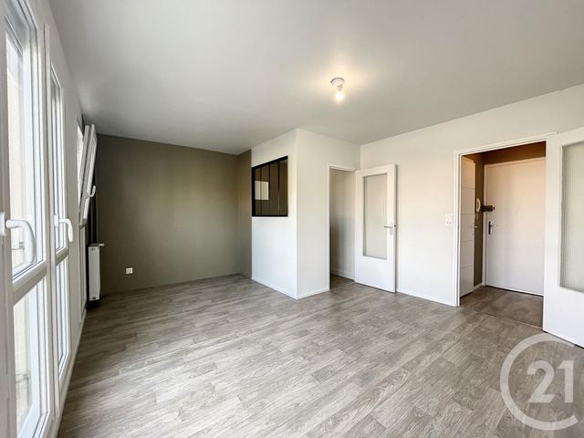 Appartement F1 à louer - 1 pièce - 27.0 m2 - ST JULIEN LES VILLAS - 10 - CHAMPAGNE-ARDENNE - Century 21 Lairé Immobilier