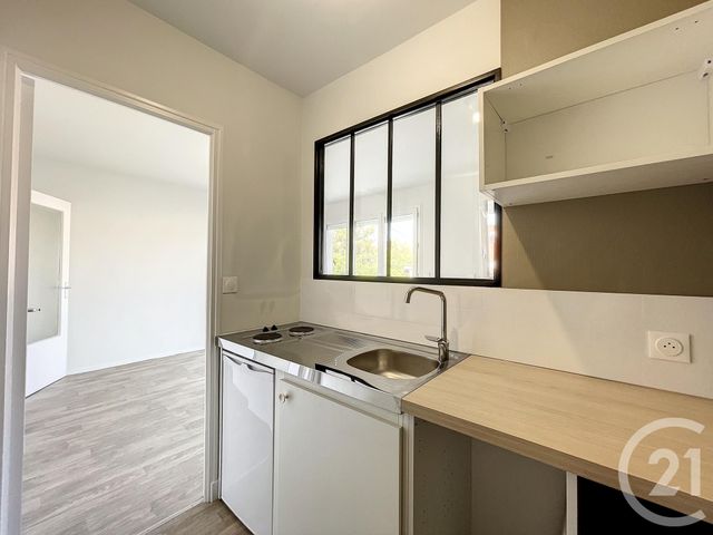 Appartement F1 à louer - 1 pièce - 27.0 m2 - ST JULIEN LES VILLAS - 10 - CHAMPAGNE-ARDENNE - Century 21 Lairé Immobilier