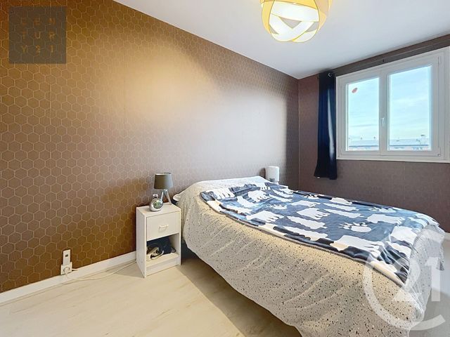 Appartement F3 à vendre - 4 pièces - 76.8 m2 - ST JULIEN LES VILLAS - 10 - CHAMPAGNE-ARDENNE - Century 21 Lairé Immobilier