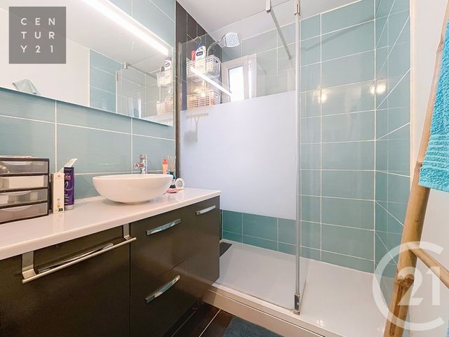 Appartement F3 à vendre - 4 pièces - 76.8 m2 - ST JULIEN LES VILLAS - 10 - CHAMPAGNE-ARDENNE - Century 21 Lairé Immobilier