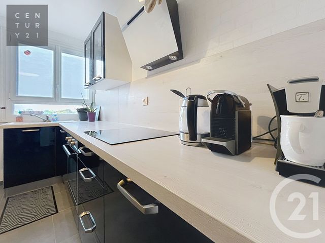 Appartement F3 à vendre - 4 pièces - 76.8 m2 - ST JULIEN LES VILLAS - 10 - CHAMPAGNE-ARDENNE - Century 21 Lairé Immobilier