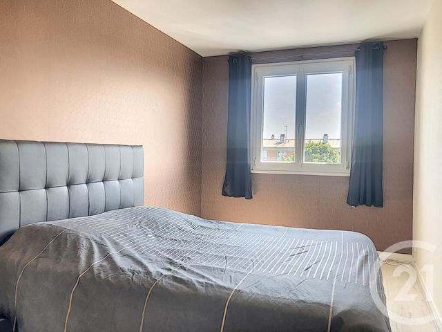 Appartement F3 à vendre - 4 pièces - 76.8 m2 - ST JULIEN LES VILLAS - 10 - CHAMPAGNE-ARDENNE - Century 21 Lairé Immobilier