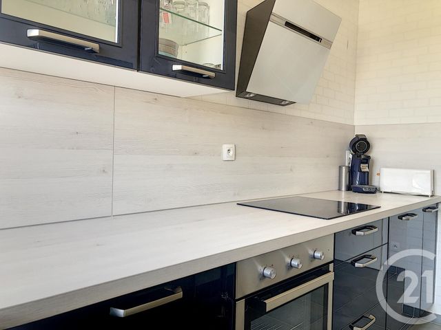 Appartement F3 à vendre - 4 pièces - 76.8 m2 - ST JULIEN LES VILLAS - 10 - CHAMPAGNE-ARDENNE - Century 21 Lairé Immobilier