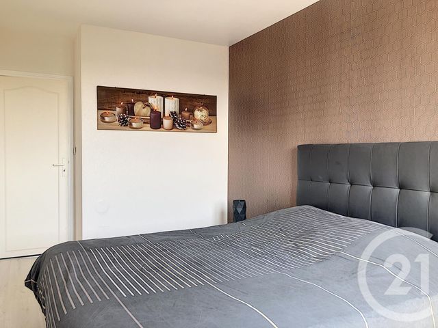 Appartement F3 à vendre - 4 pièces - 76.8 m2 - ST JULIEN LES VILLAS - 10 - CHAMPAGNE-ARDENNE - Century 21 Lairé Immobilier