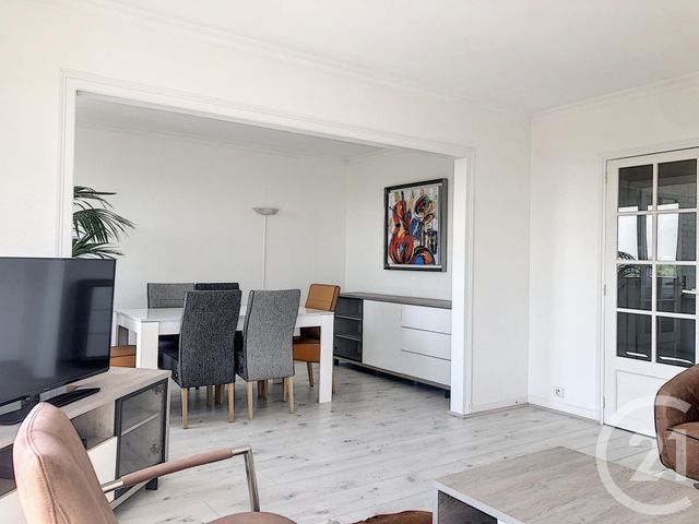 Appartement F3 à vendre - 4 pièces - 76.8 m2 - ST JULIEN LES VILLAS - 10 - CHAMPAGNE-ARDENNE - Century 21 Lairé Immobilier