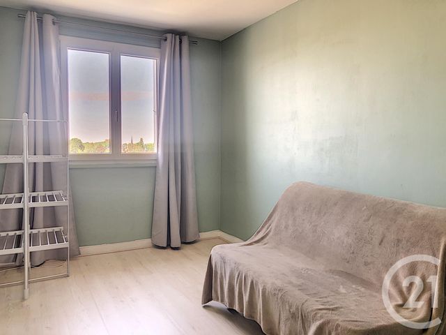 Appartement F3 à vendre - 4 pièces - 76.8 m2 - ST JULIEN LES VILLAS - 10 - CHAMPAGNE-ARDENNE - Century 21 Lairé Immobilier