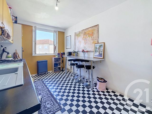 Appartement F5 à louer - 5 pièces - 105.0 m2 - ST ANDRE LES VERGERS - 10 - CHAMPAGNE-ARDENNE - Century 21 Lairé Immobilier