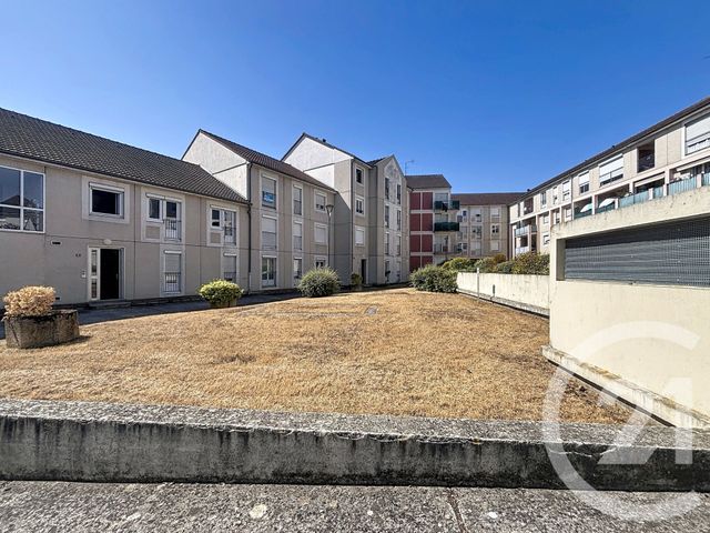 Appartement F5 à louer - 5 pièces - 105.0 m2 - ST ANDRE LES VERGERS - 10 - CHAMPAGNE-ARDENNE - Century 21 Lairé Immobilier