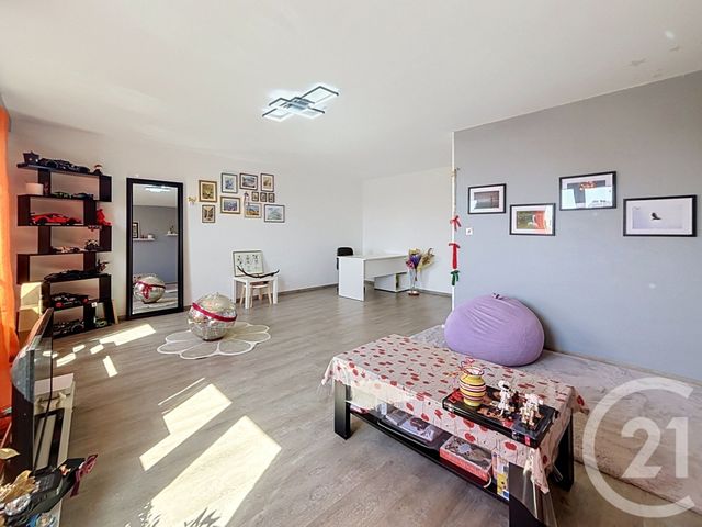 Appartement F5 à louer - 5 pièces - 105.0 m2 - ST ANDRE LES VERGERS - 10 - CHAMPAGNE-ARDENNE - Century 21 Lairé Immobilier