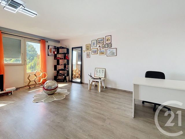 Appartement F5 à louer - 5 pièces - 105.0 m2 - ST ANDRE LES VERGERS - 10 - CHAMPAGNE-ARDENNE - Century 21 Lairé Immobilier
