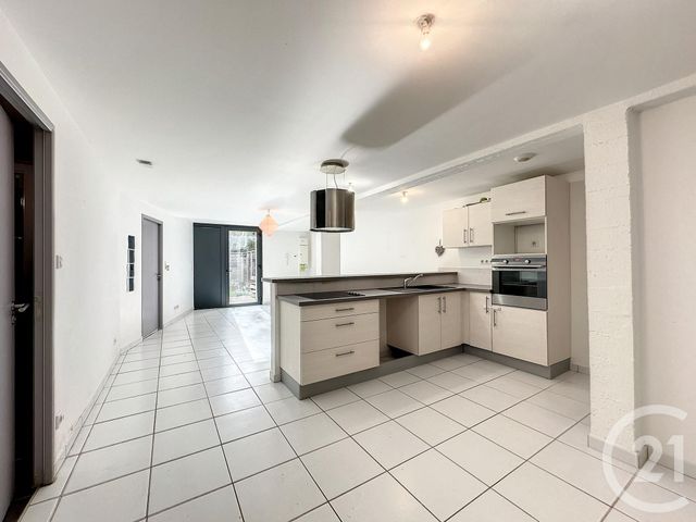 Appartement à louer - 3 pièces - 73.0 m2 - TROYES - 10 - CHAMPAGNE-ARDENNE - Century 21 Lairé Immobilier