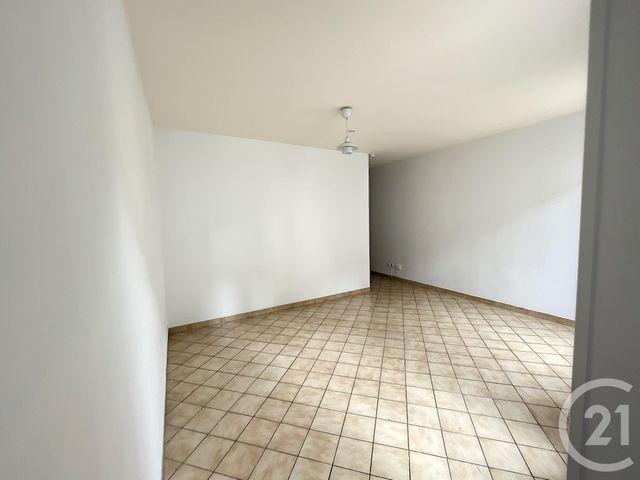 Appartement F1 à louer - 1 pièce - 26.0 m2 - TROYES - 10 - CHAMPAGNE-ARDENNE - Century 21 Lairé Immobilier