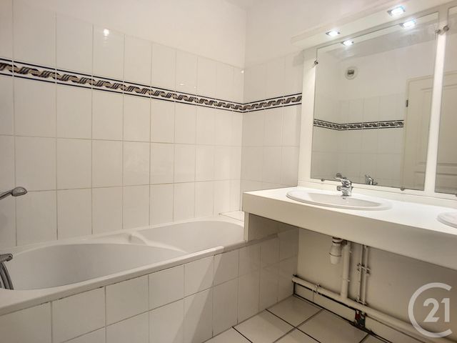 Appartement F4 à louer - 4 pièces - 90.0 m2 - TROYES - 10 - CHAMPAGNE-ARDENNE - Century 21 Lairé Immobilier