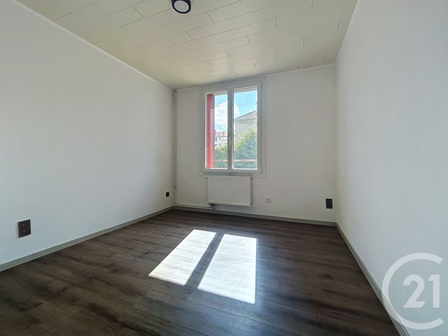Appartement F4 à louer - 4 pièces - 66.92 m2 - LA CHAPELLE ST LUC - 10 - CHAMPAGNE-ARDENNE - Century 21 Lairé Immobilier