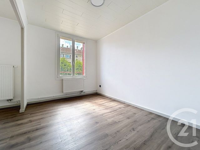 Appartement F4 à louer - 4 pièces - 66.92 m2 - LA CHAPELLE ST LUC - 10 - CHAMPAGNE-ARDENNE - Century 21 Lairé Immobilier