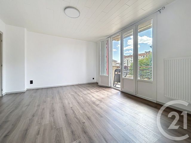 Appartement F4 à louer - 4 pièces - 66.92 m2 - LA CHAPELLE ST LUC - 10 - CHAMPAGNE-ARDENNE - Century 21 Lairé Immobilier