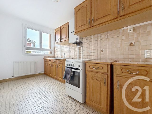 Appartement à vendre - 3 pièces - 63.51 m2 - ST ANDRE LES VERGERS - 10 - CHAMPAGNE-ARDENNE - Century 21 Lairé Immobilier