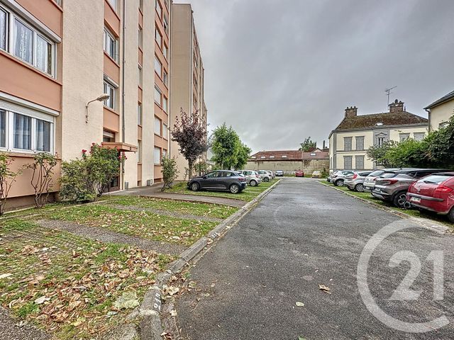 Appartement F1 à louer - 2 pièces - 50.0 m2 - TROYES - 10 - CHAMPAGNE-ARDENNE - Century 21 Lairé Immobilier