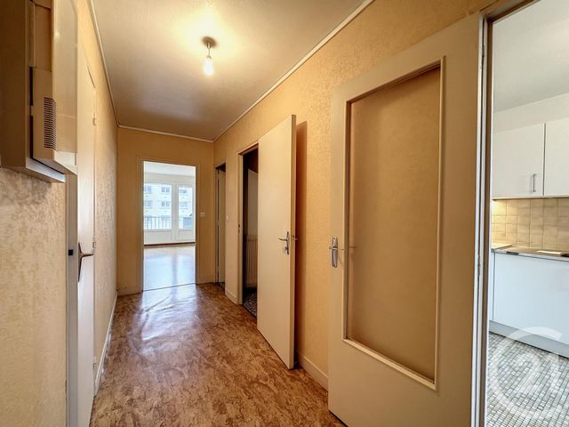 Appartement F1 à louer - 2 pièces - 50.0 m2 - TROYES - 10 - CHAMPAGNE-ARDENNE - Century 21 Lairé Immobilier