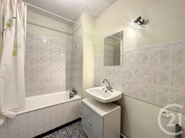 Appartement F1 à louer - 2 pièces - 50.0 m2 - TROYES - 10 - CHAMPAGNE-ARDENNE - Century 21 Lairé Immobilier