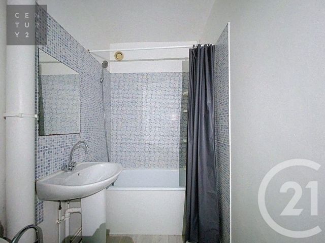 Appartement Studio à louer - 1 pièce - 27.0 m2 - ST JULIEN LES VILLAS - 10 - CHAMPAGNE-ARDENNE - Century 21 Lairé Immobilier