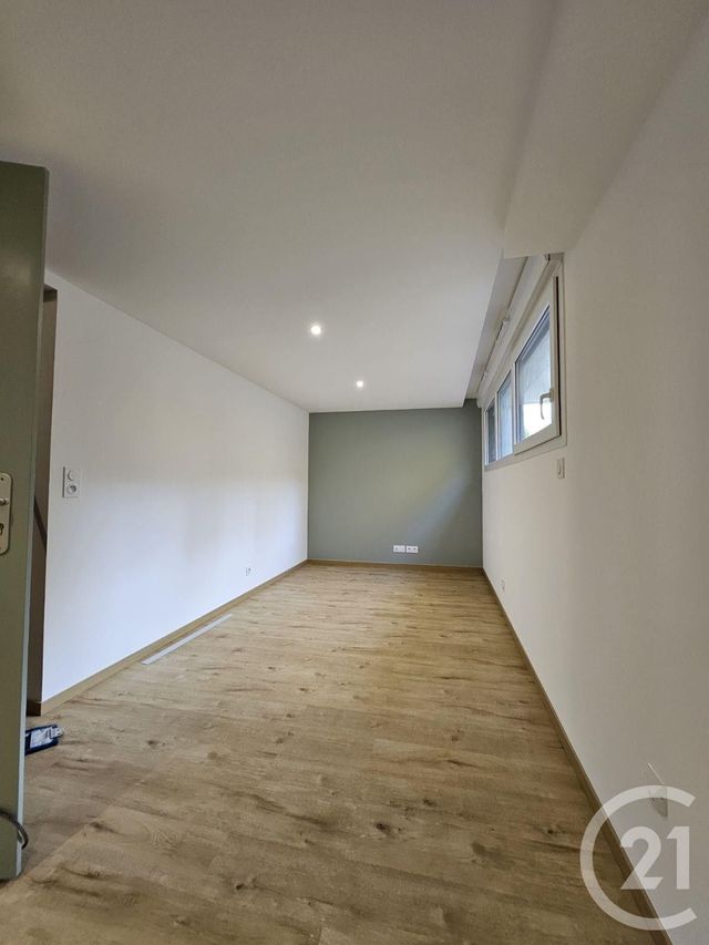 Appartement Studio à louer - 1 pièce - 30.0 m2 - TROYES - 10 - CHAMPAGNE-ARDENNE - Century 21 Lairé Immobilier